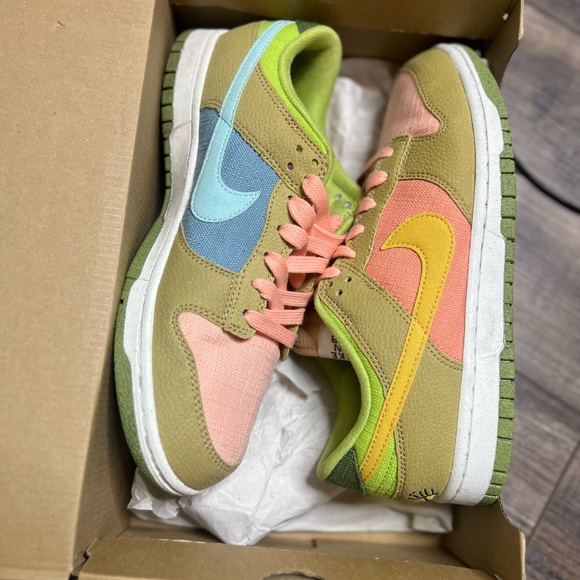 Nike Men Dunk Low Retro, Sz 8.5 Men, worn once, orange, gold, and green colors - Picture 4 of 5